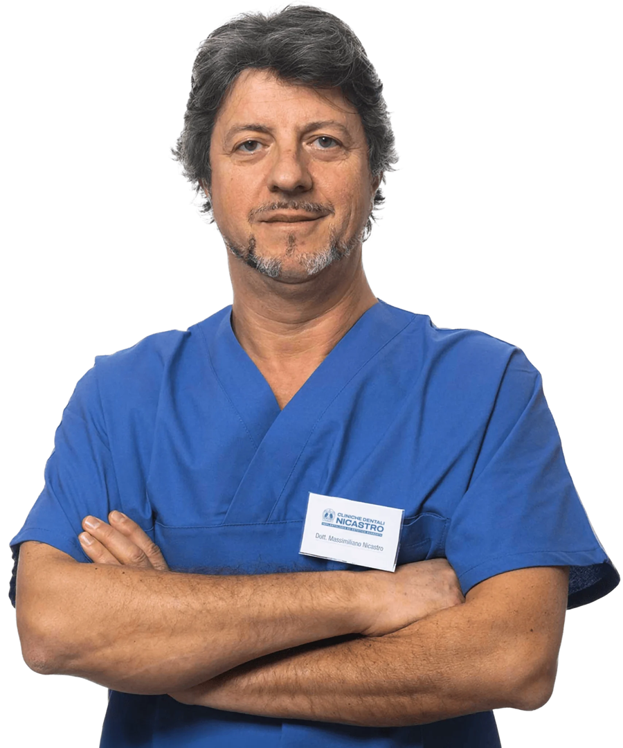 Il Dott. Massimiliano Nicastro, direttore sanitario, a braccia conserte