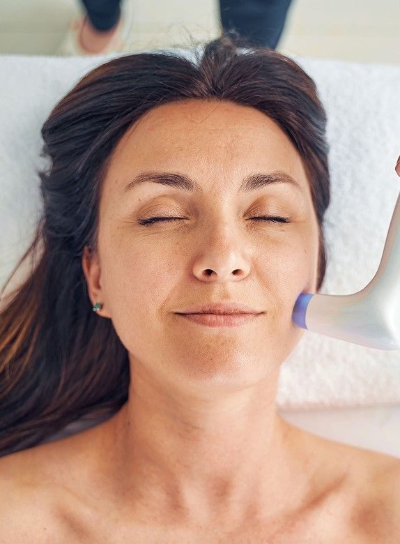 Radiofrequenza viso e collo: immagine illustrativa